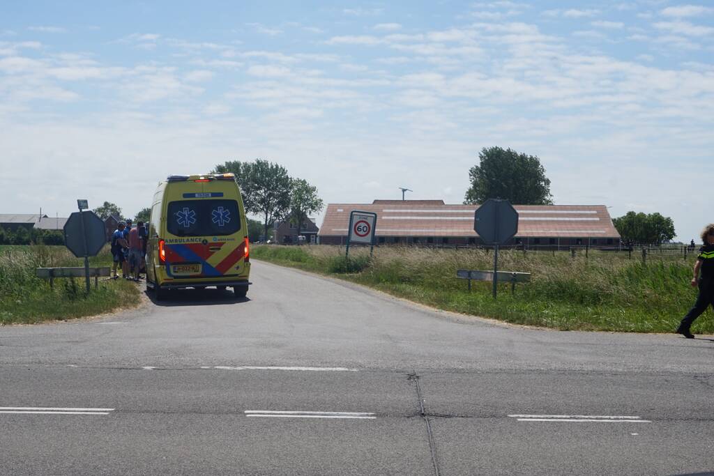 Wielrenner onderuit en raakt gewond