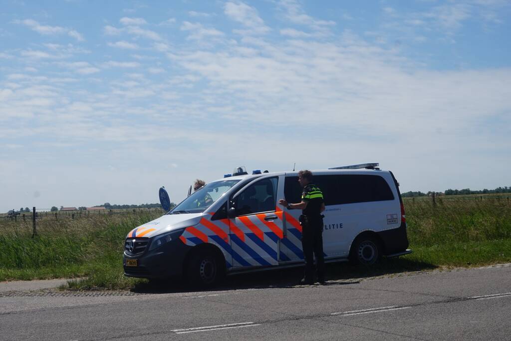 Wielrenner onderuit en raakt gewond