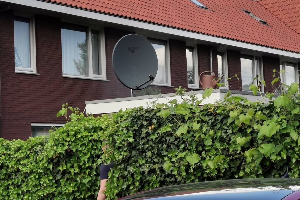 Schuur achter woning in brand