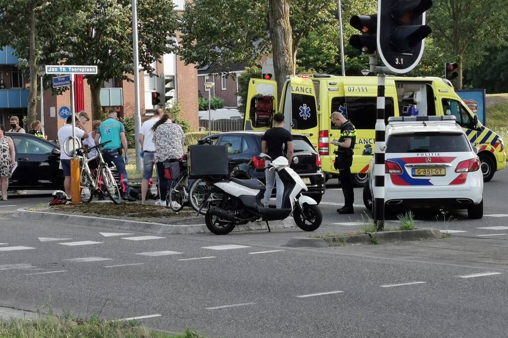Scooterrijder gewond bij botsing met auto