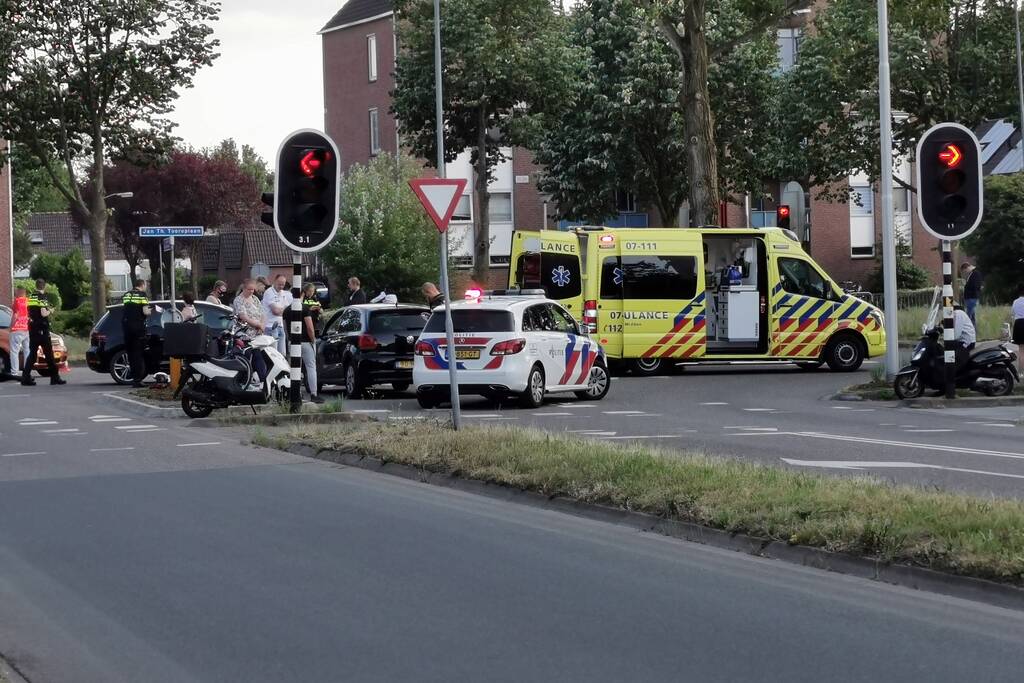 Scooterrijder gewond bij botsing met auto