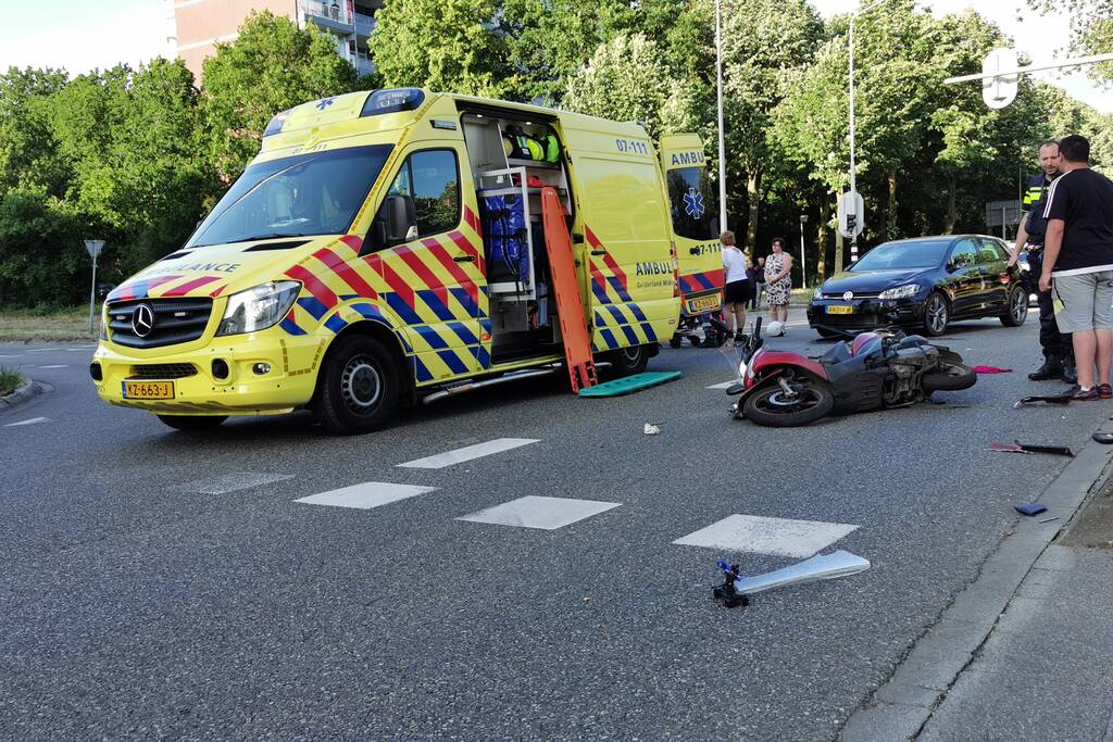Scooterrijder gewond bij botsing met auto