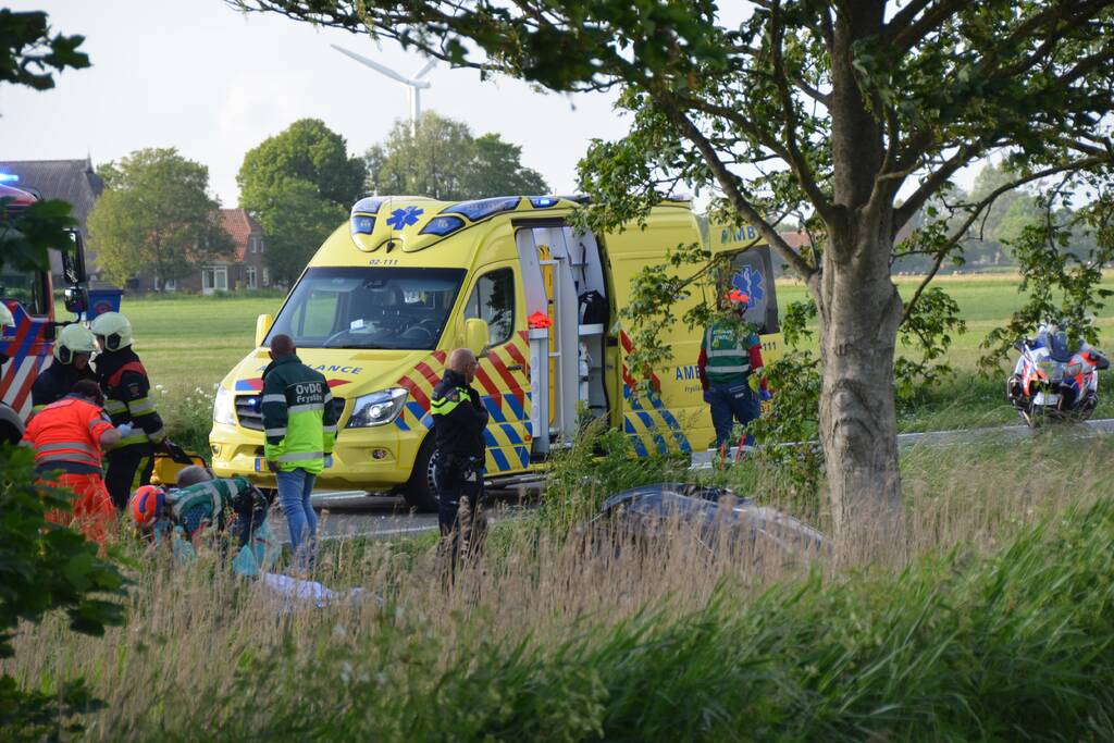 Twee gewonden na te water raken met auto