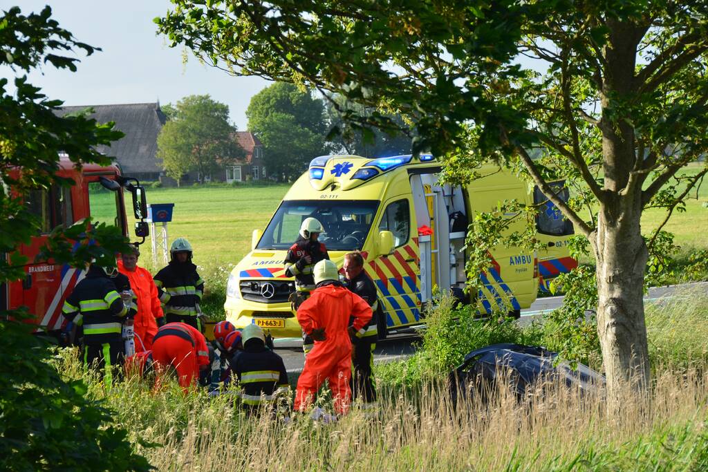 Twee gewonden na te water raken met auto
