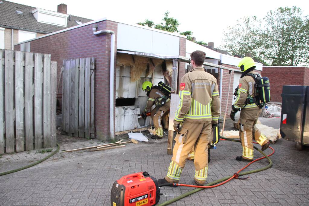 Veel rookontwikkeling bij brand in garagebox