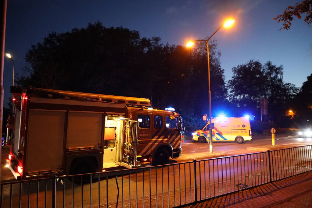 Persoon zwaargewond aangetroffen naast spoor