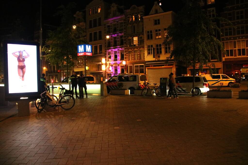 Persoon bekneld tussen metro en perron tijdens het uitstappen