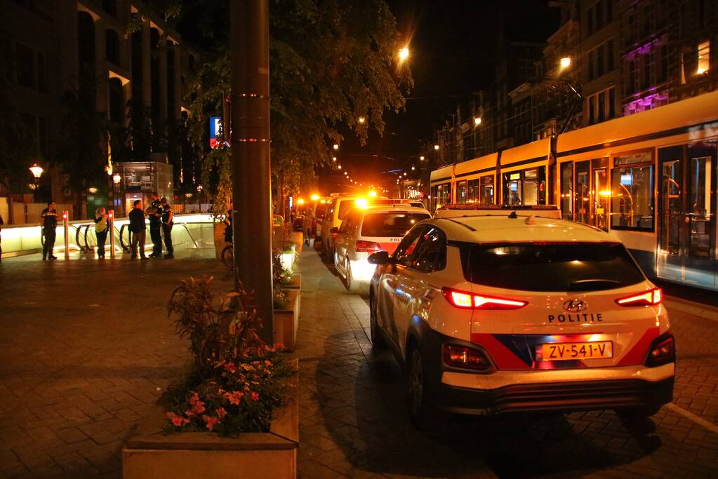 Persoon bekneld tussen metro en perron tijdens het uitstappen
