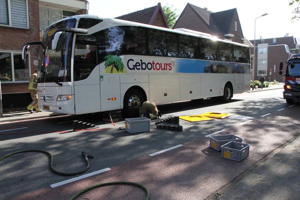 Touringcar lekt brandstof