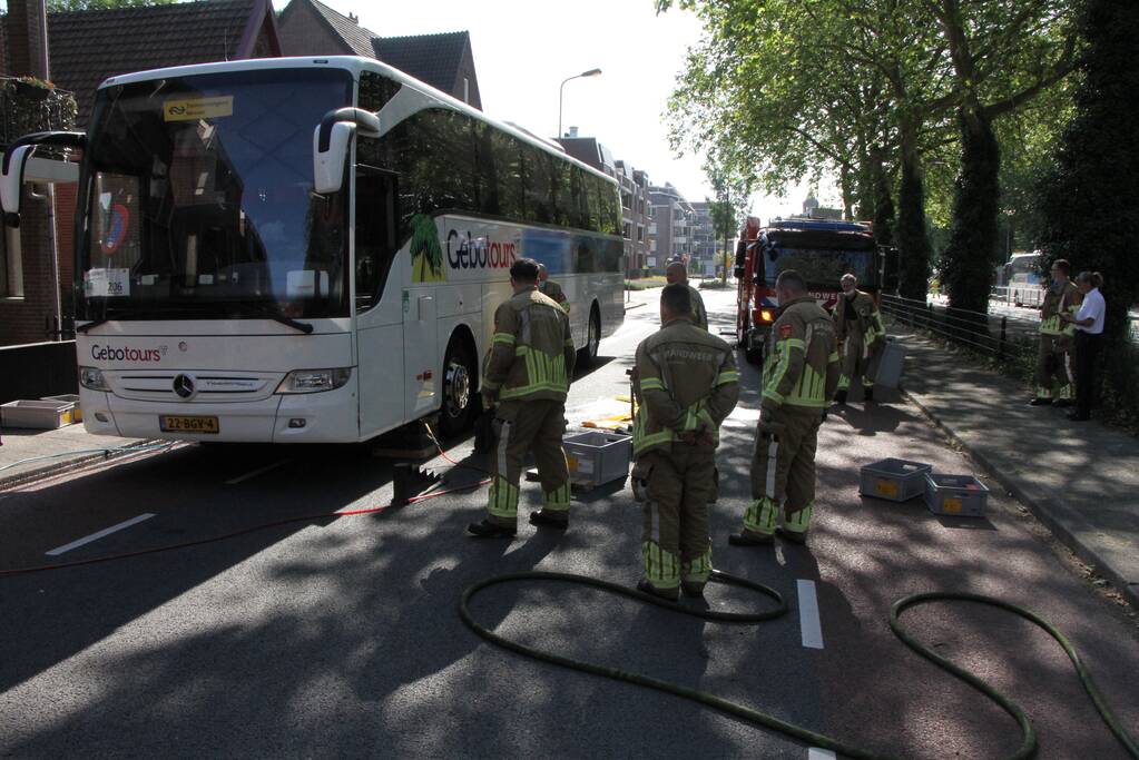 Touringcar lekt brandstof