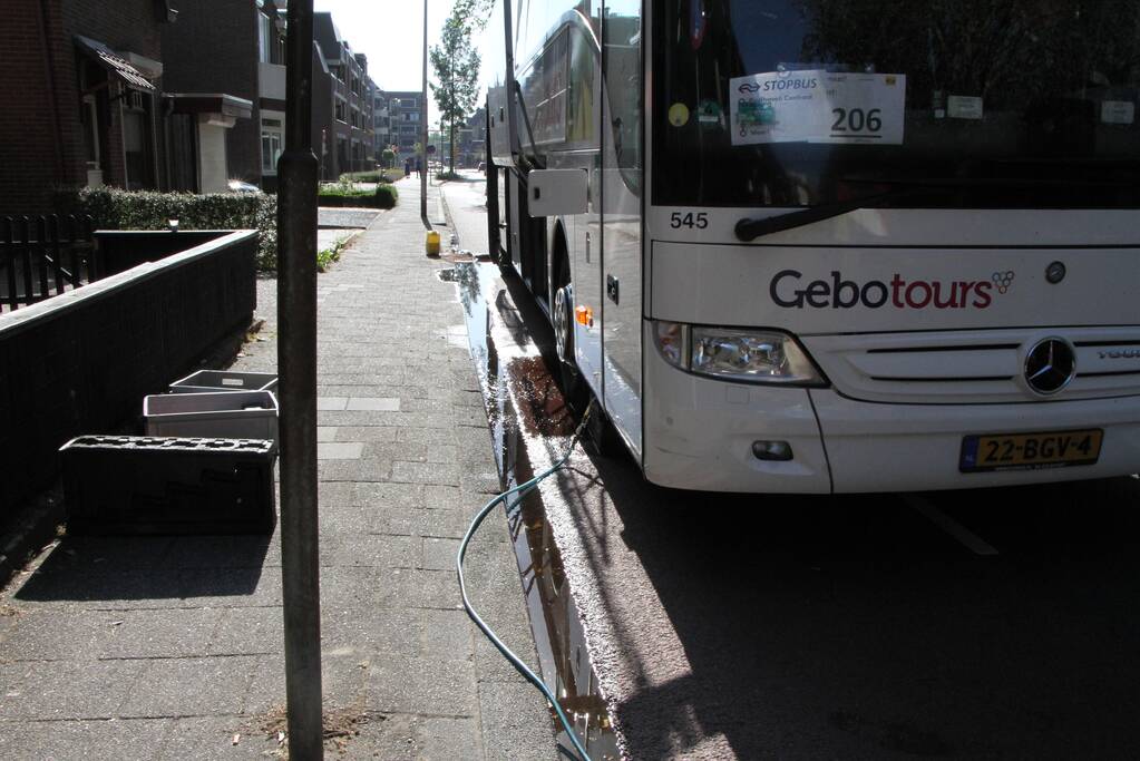 Touringcar lekt brandstof