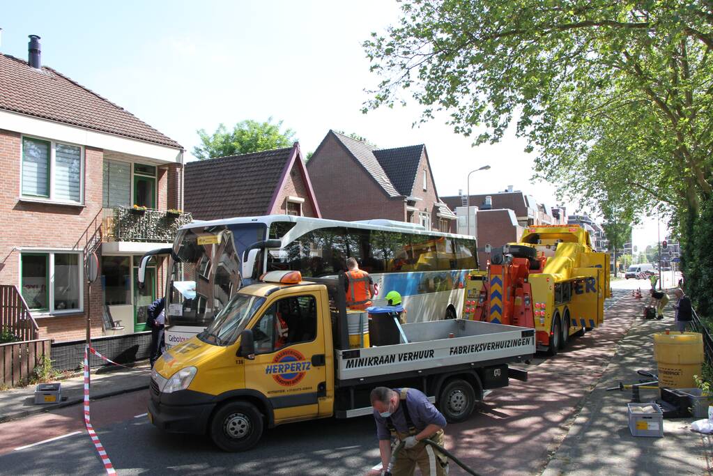 Touringcar lekt brandstof