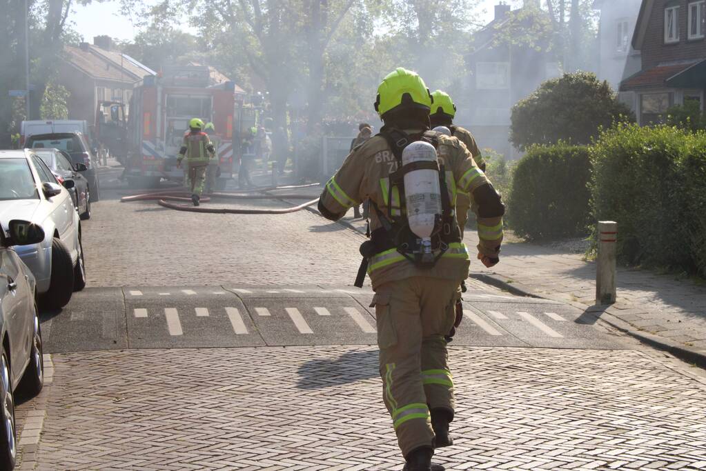 Schuur verwoest door uitslaande brand