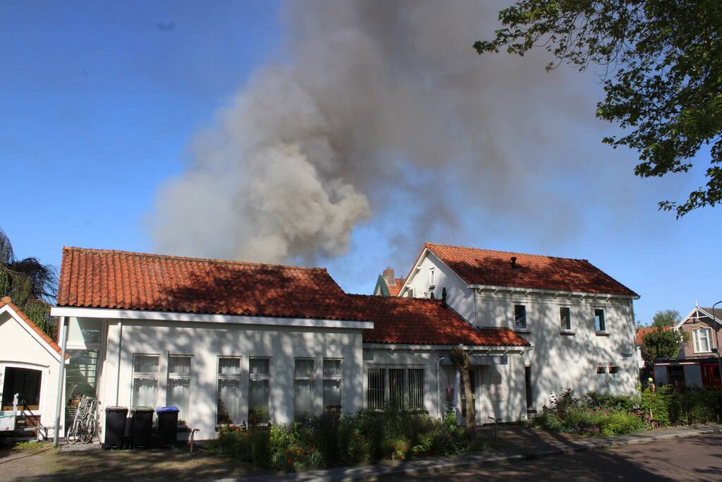 Schuur verwoest door uitslaande brand
