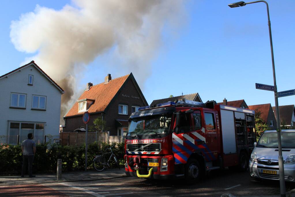 Schuur verwoest door uitslaande brand