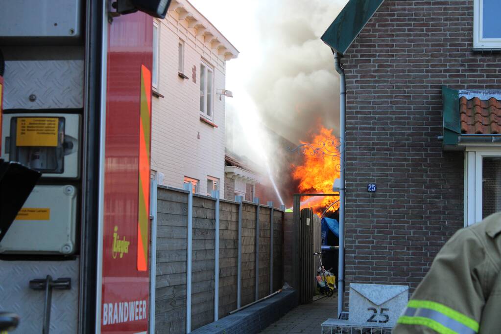 Schuur verwoest door uitslaande brand