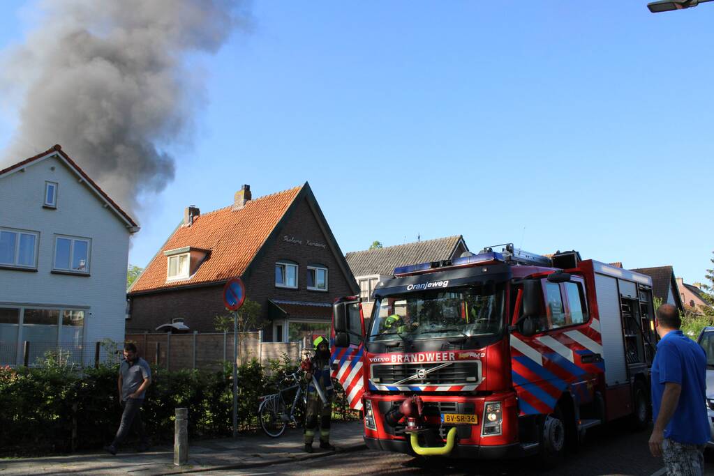 Schuur verwoest door uitslaande brand