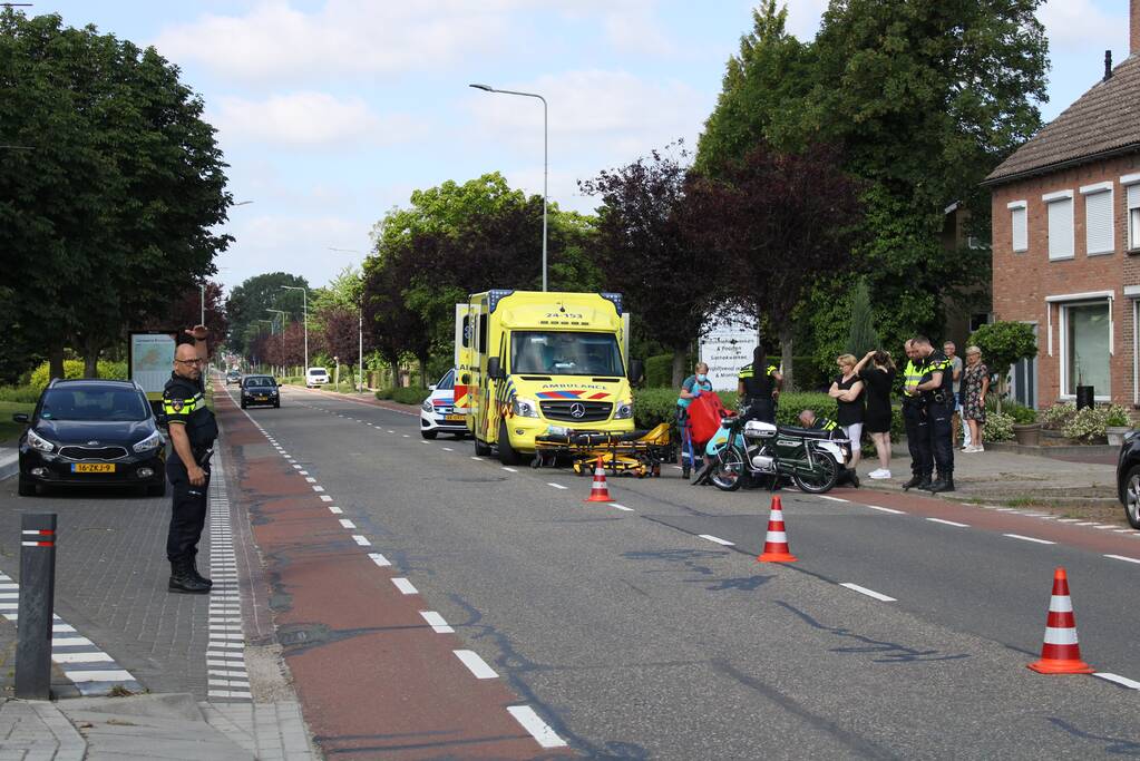 Brommerrijder onderuit bij verkeersongeval