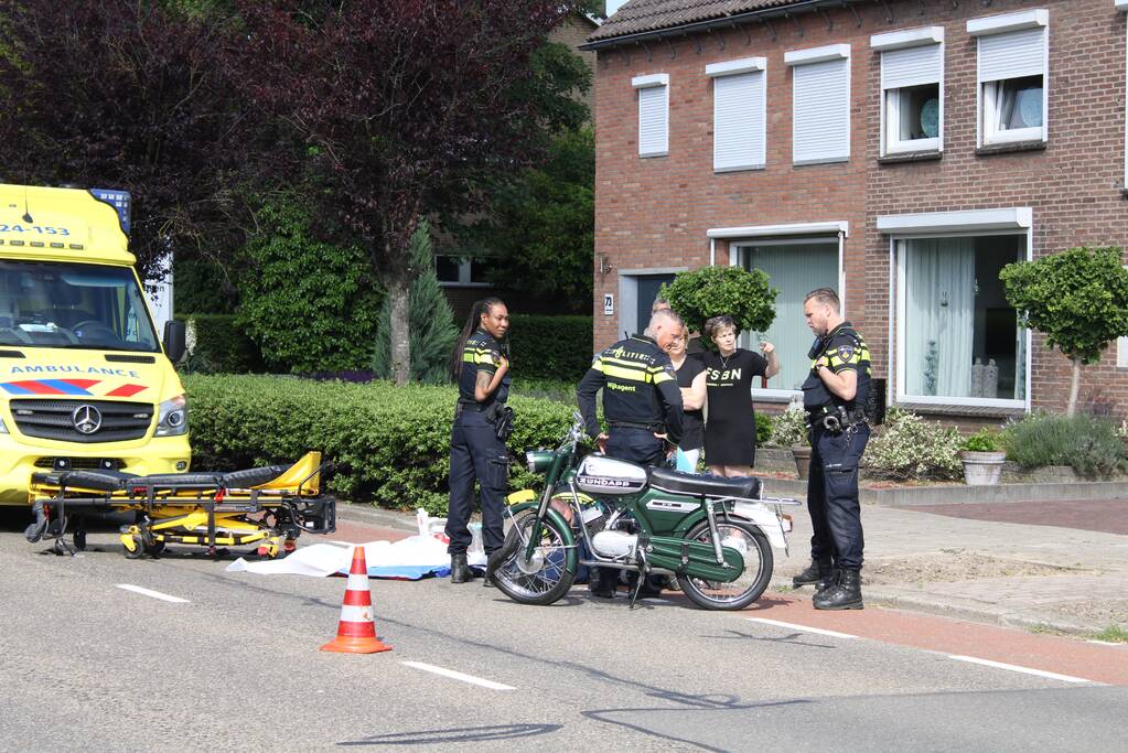 Brommerrijder onderuit bij verkeersongeval