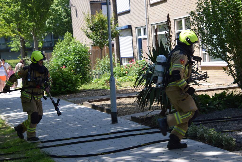 Veel rook bij brand op dak