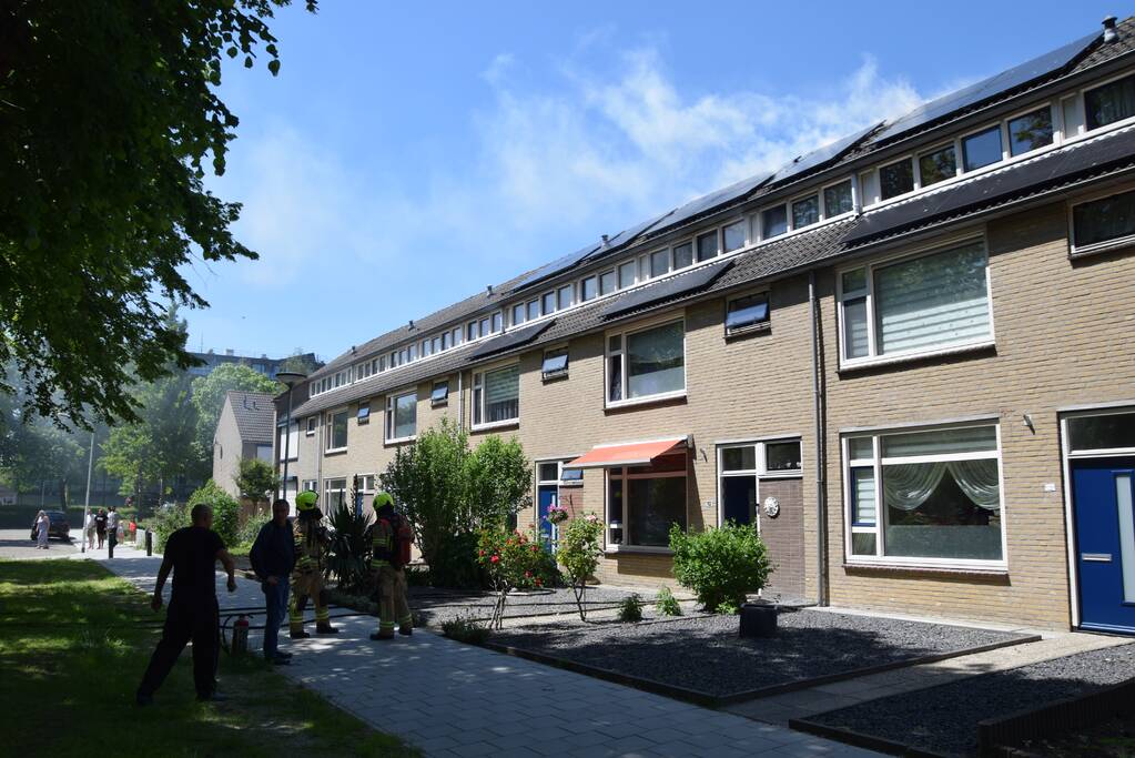 Veel rook bij brand op dak
