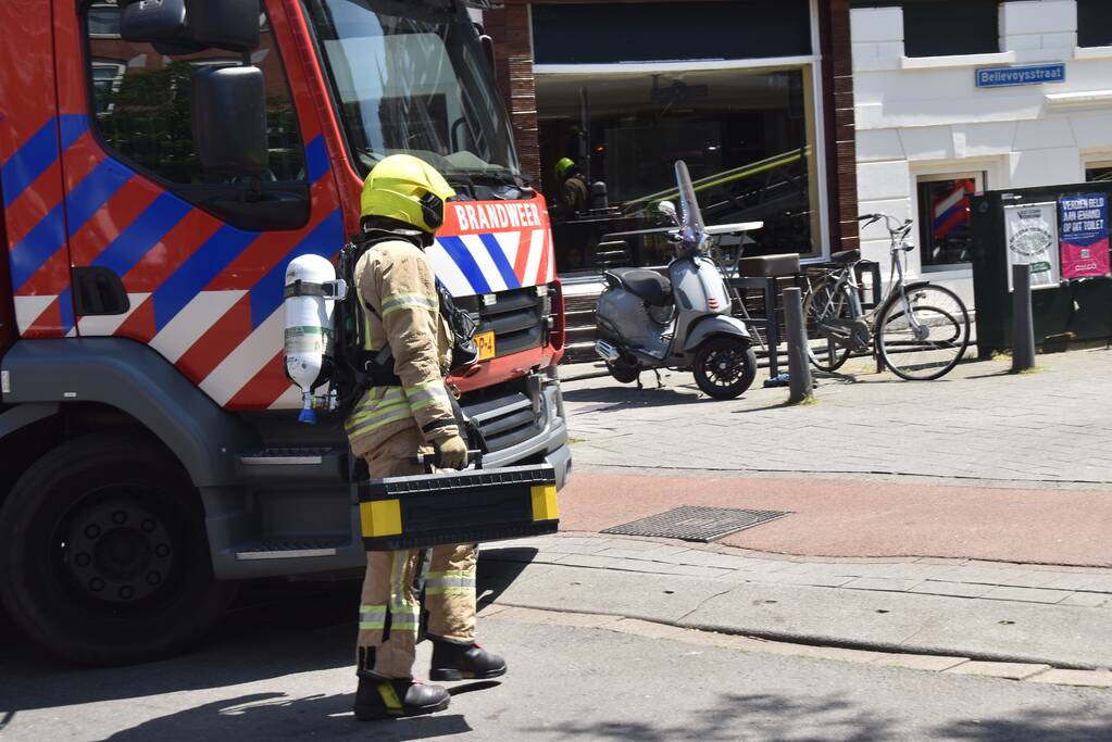 Forse rookontwikkeling bij brandt uit schoorsteen