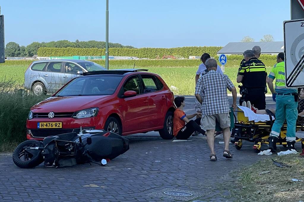 Scooterrijder gewond bij ongeval met personenauto