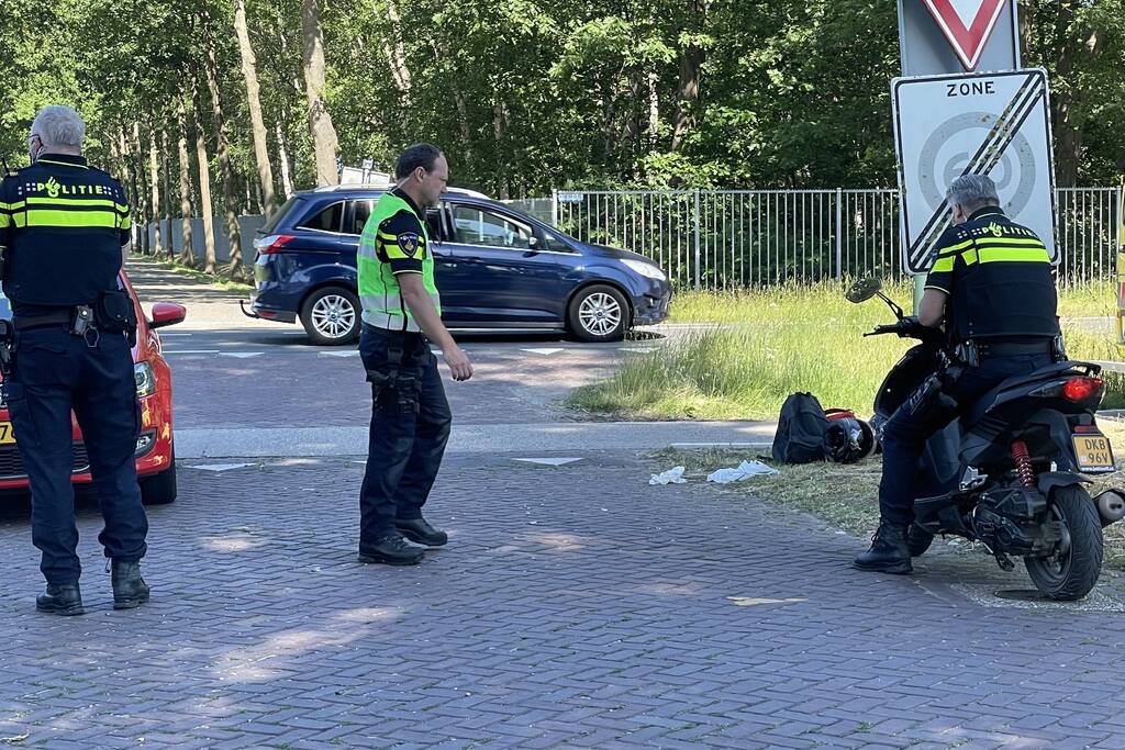 Scooterrijder gewond bij ongeval met personenauto