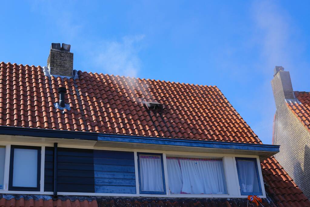 Grijze rookontwikkeling brand in woning