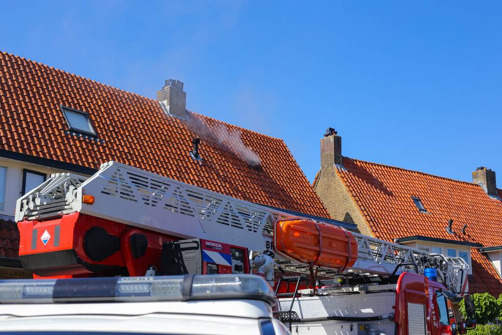 Grijze rookontwikkeling brand in woning