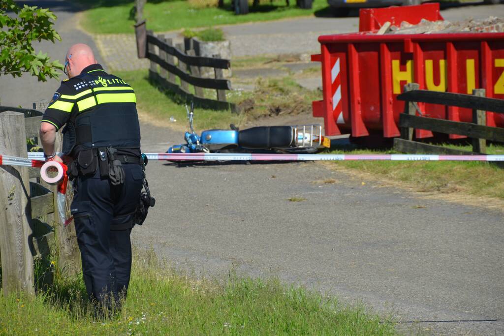 Scooterrijder ernstig gewond na val