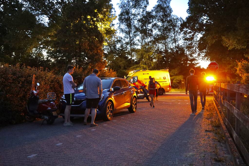 Botsing tussen scooterrijder en personenauto