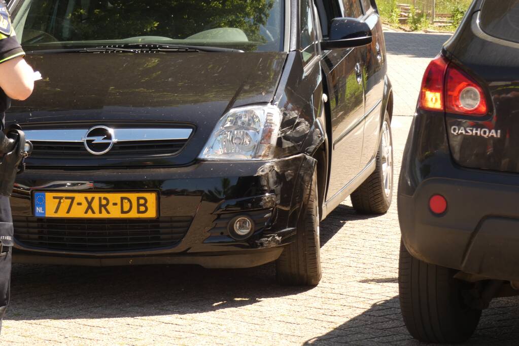Auto's komen in botsing met elkaar
