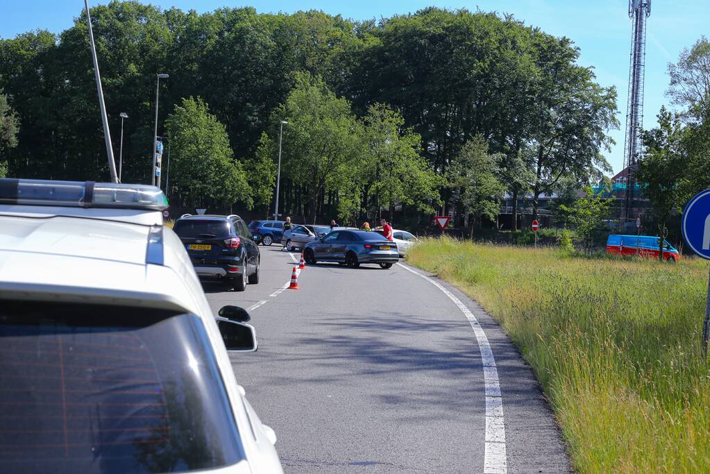 Twee auto's in de kreukels na botsing