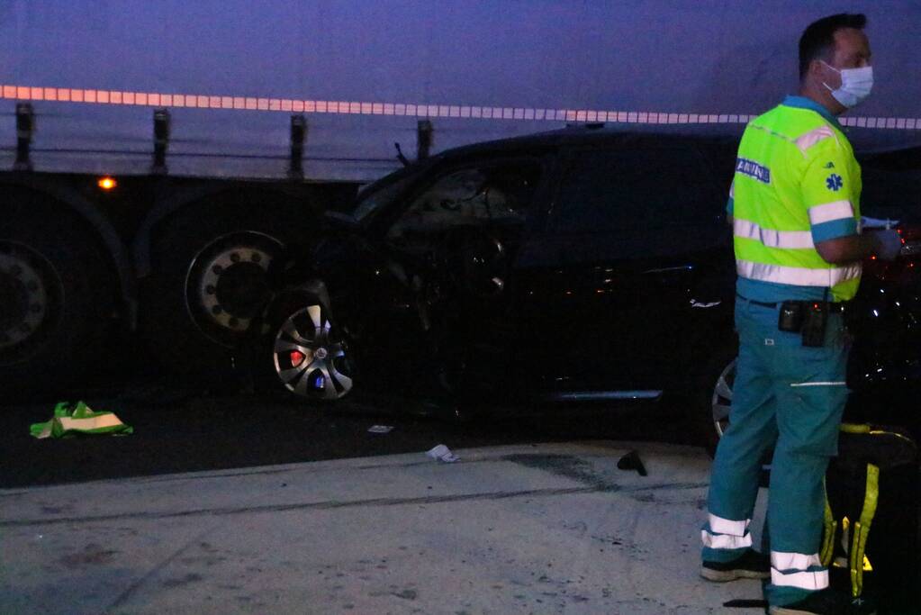 Bestuurder gewond na ongeval tussen personenauto en vrachtwagen