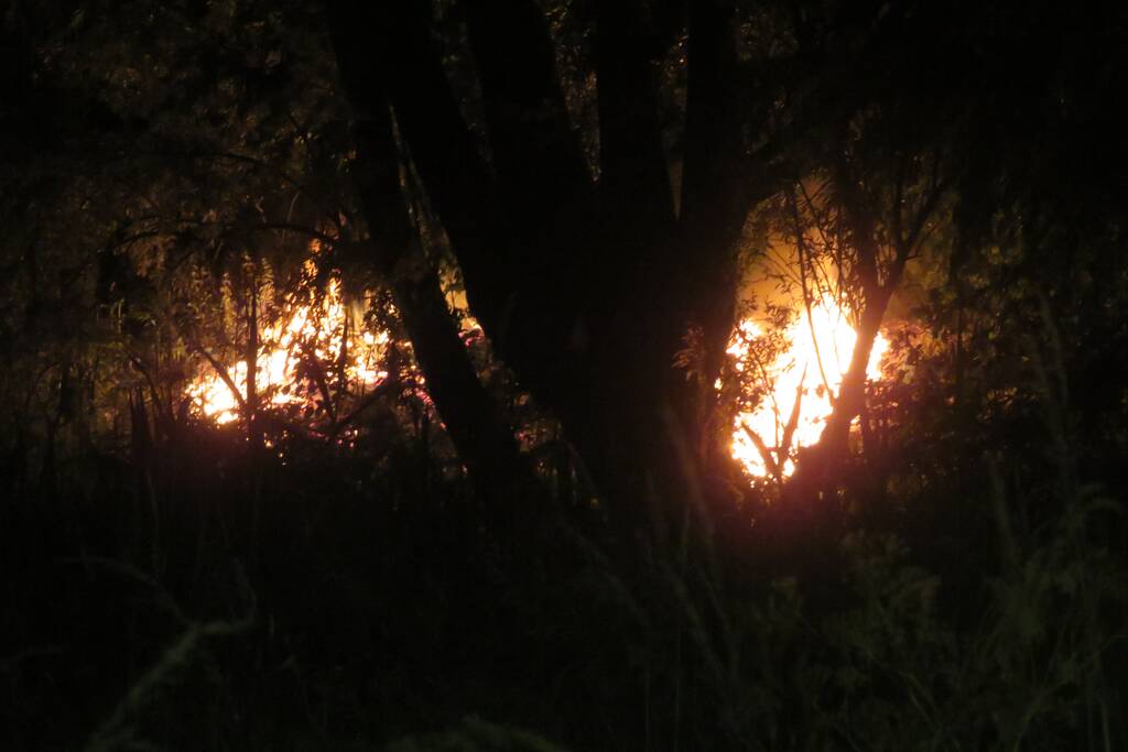 Stuk veld raakt beschadigd bij brand