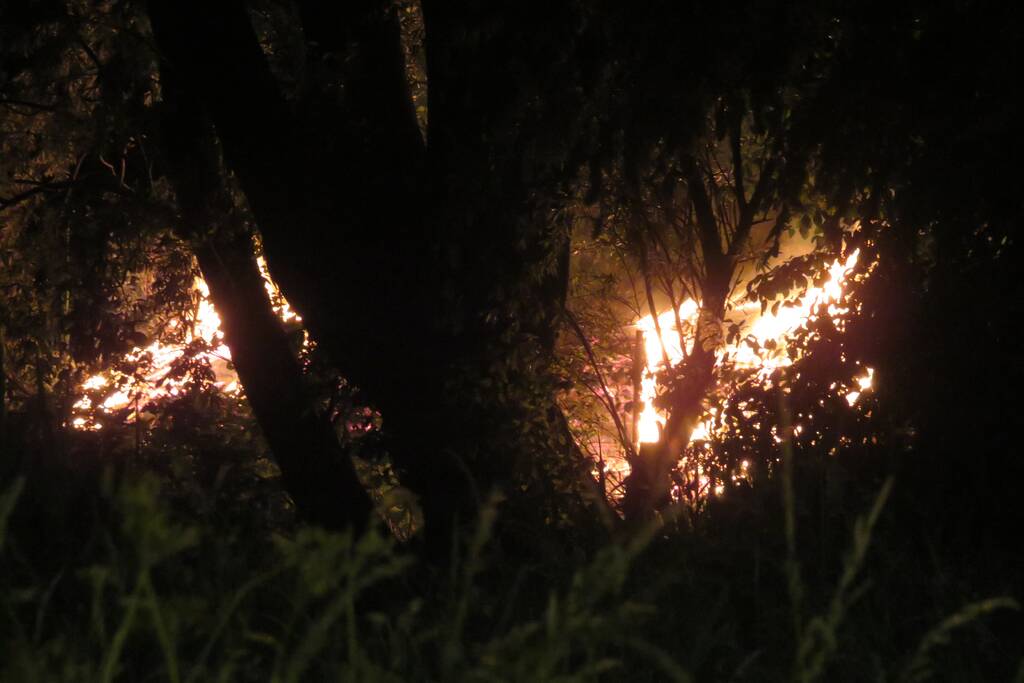 Stuk veld raakt beschadigd bij brand