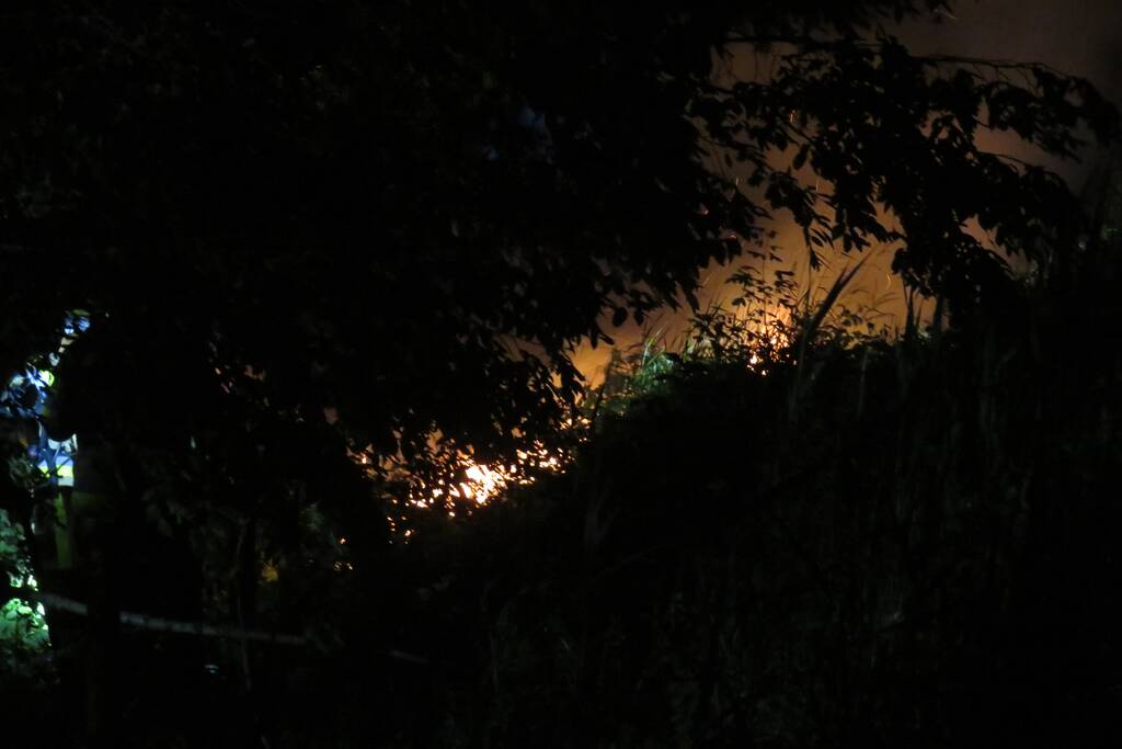 Stuk veld raakt beschadigd bij brand