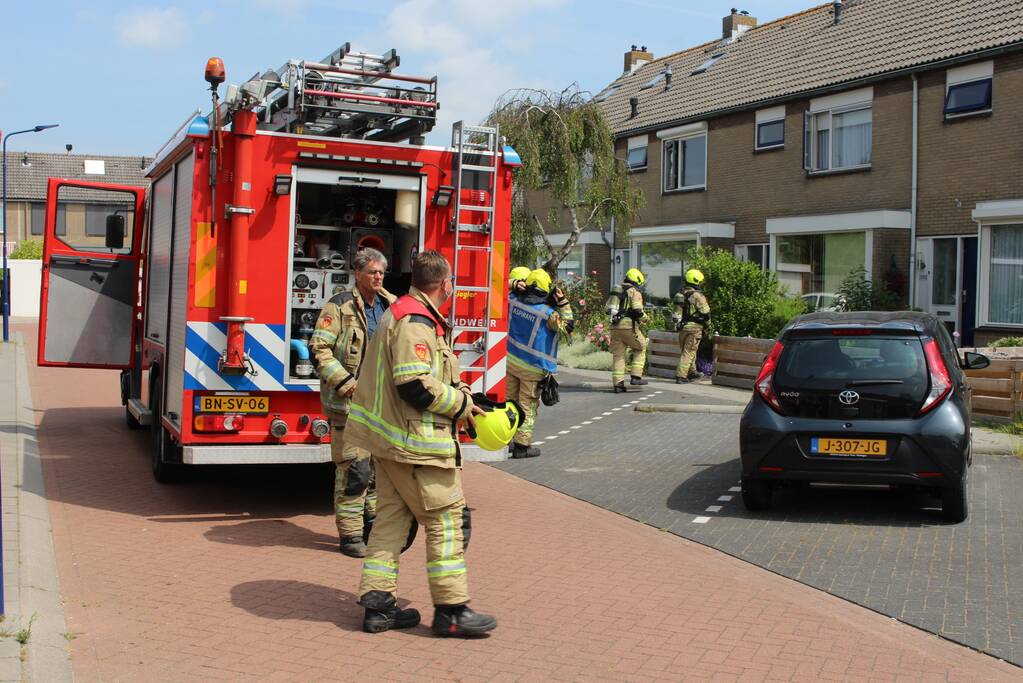 Brandweer en DNWG doen onderzoek naar gaslucht
