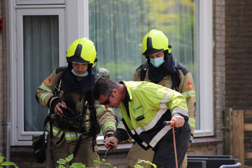 Brandweer en DNWG doen onderzoek naar gaslucht