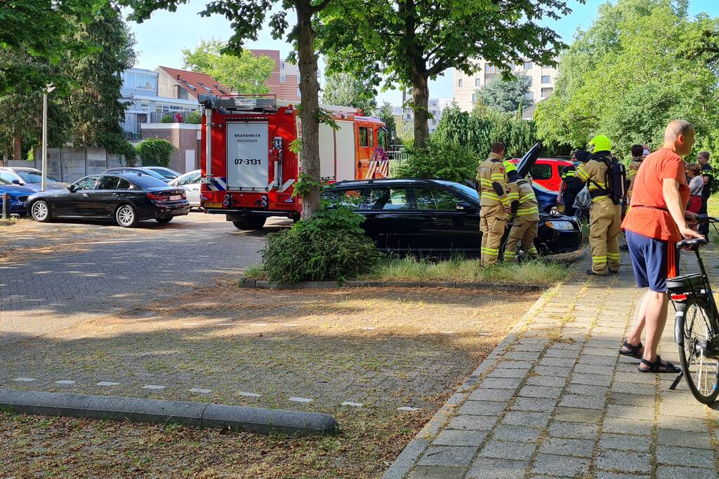 Oververhitte auto zorgt voor brandweer inzet