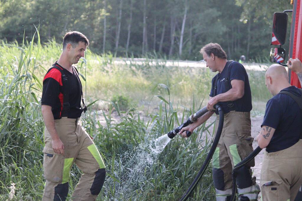 Brandweer blust bermbrand