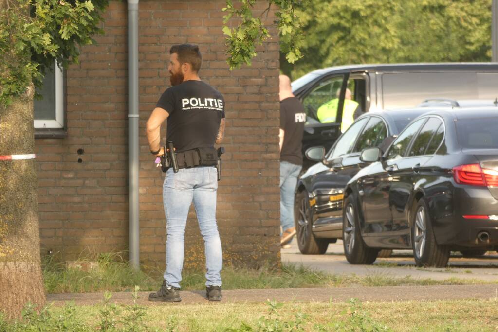 Arrestatieteam en FIOD vallen loods binnen
