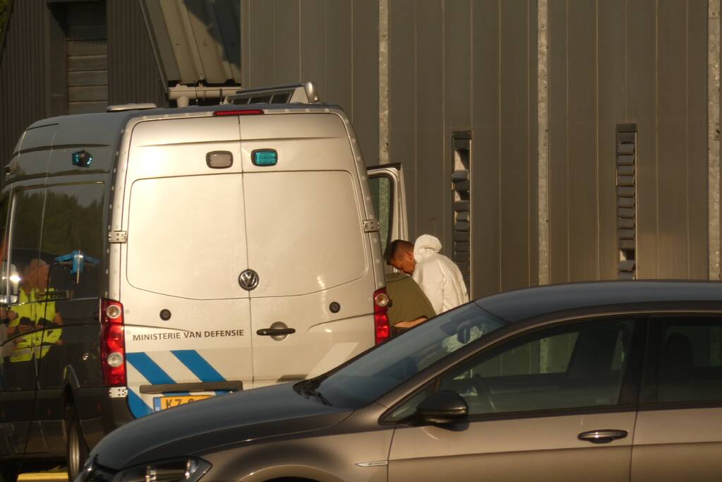 Arrestatieteam en FIOD vallen loods binnen