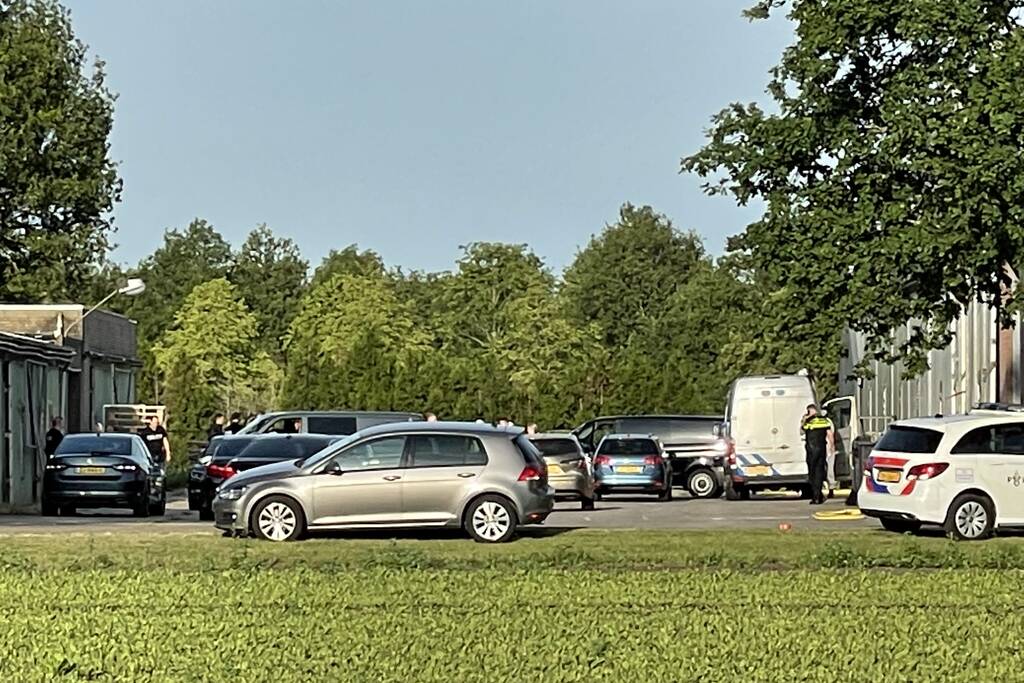 Arrestatieteam en FIOD vallen loods binnen