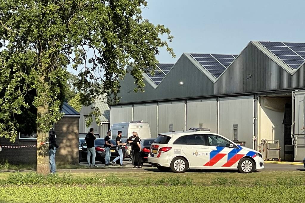 Arrestatieteam en FIOD vallen loods binnen