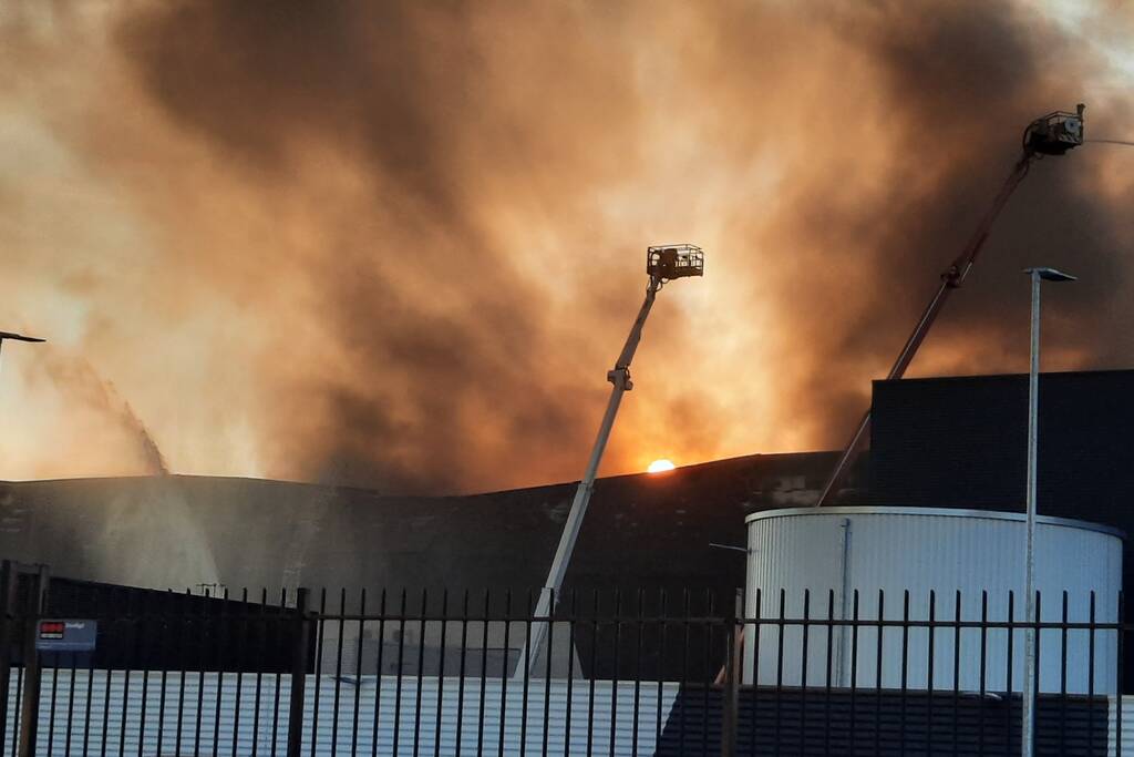 Zeer grote brand in recyclebedrijf
