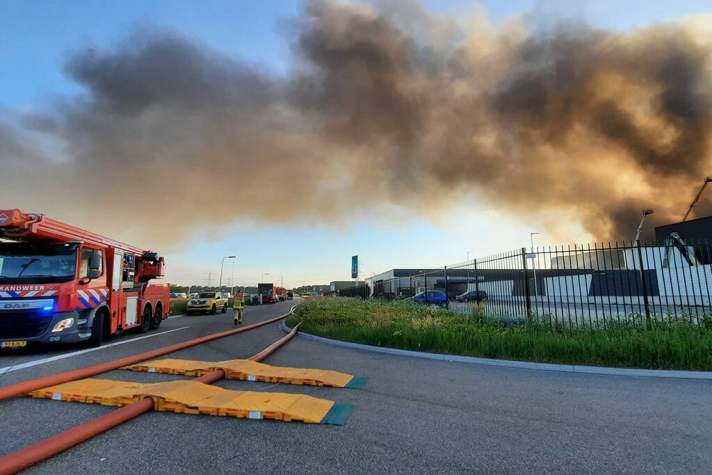 Zeer grote brand in recyclebedrijf