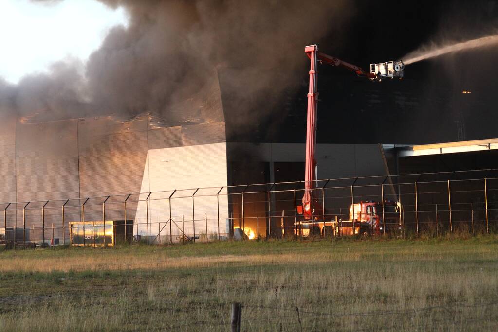 Zeer grote brand in recyclebedrijf