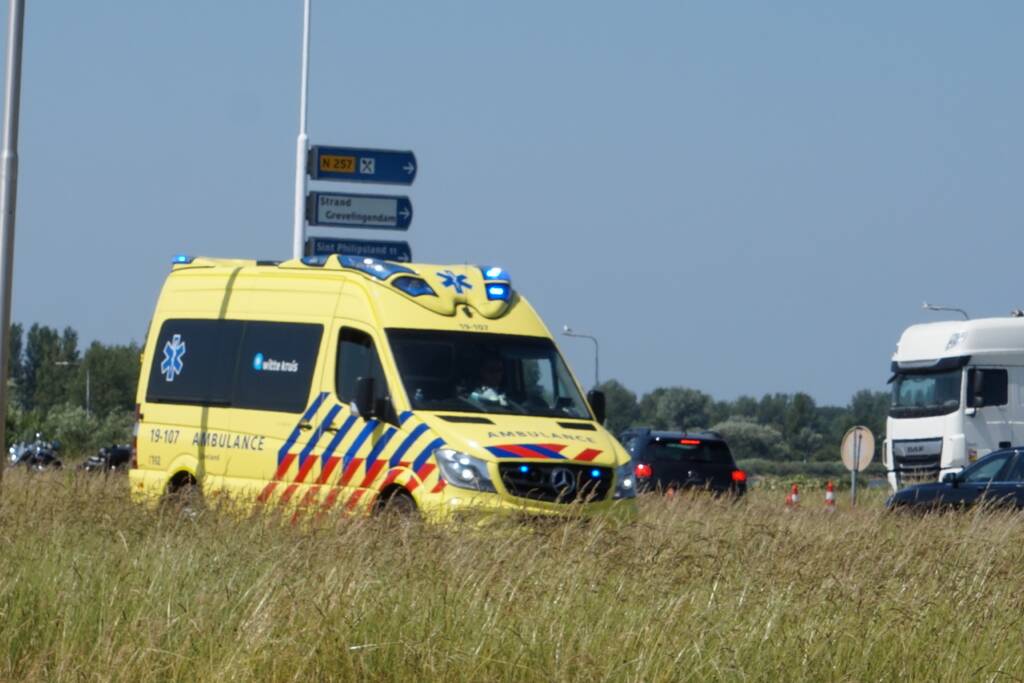 Motorrijder gewond bij botsing met auto